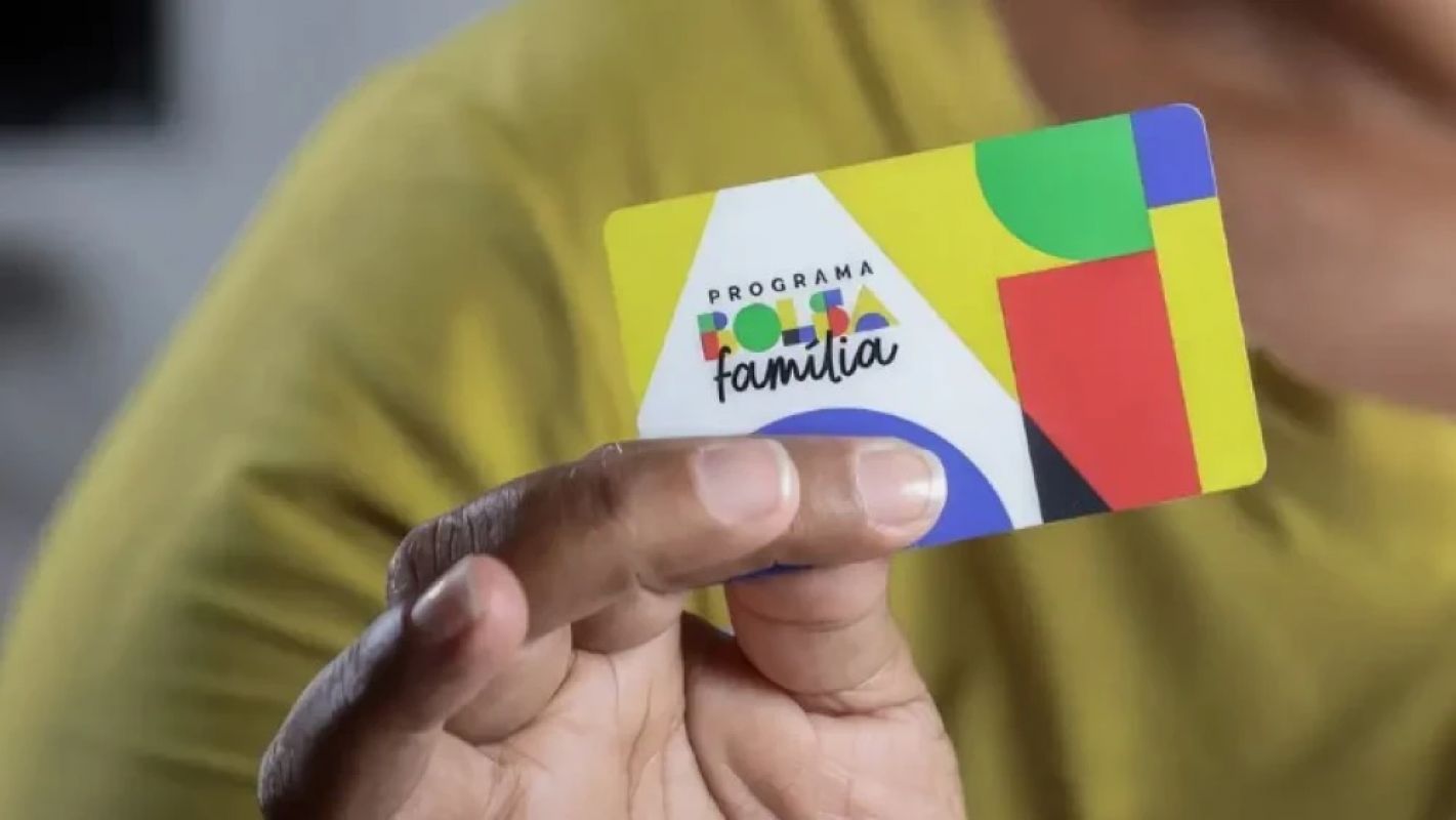 Metade das famílias que recebem Bolsa Família deixa o mercado de trabalho, aponta estudo