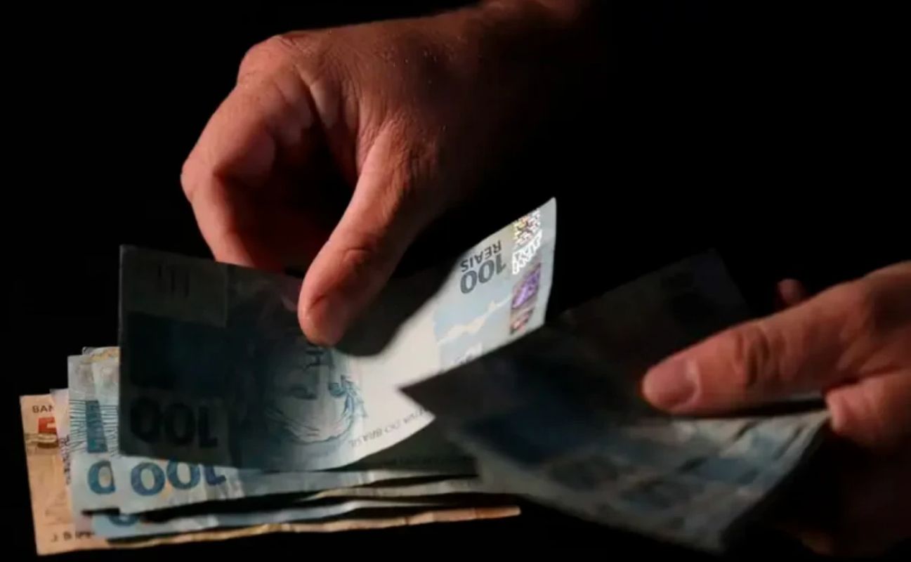 Caixa libera abono salarial para nascidos em setembro e outubro
