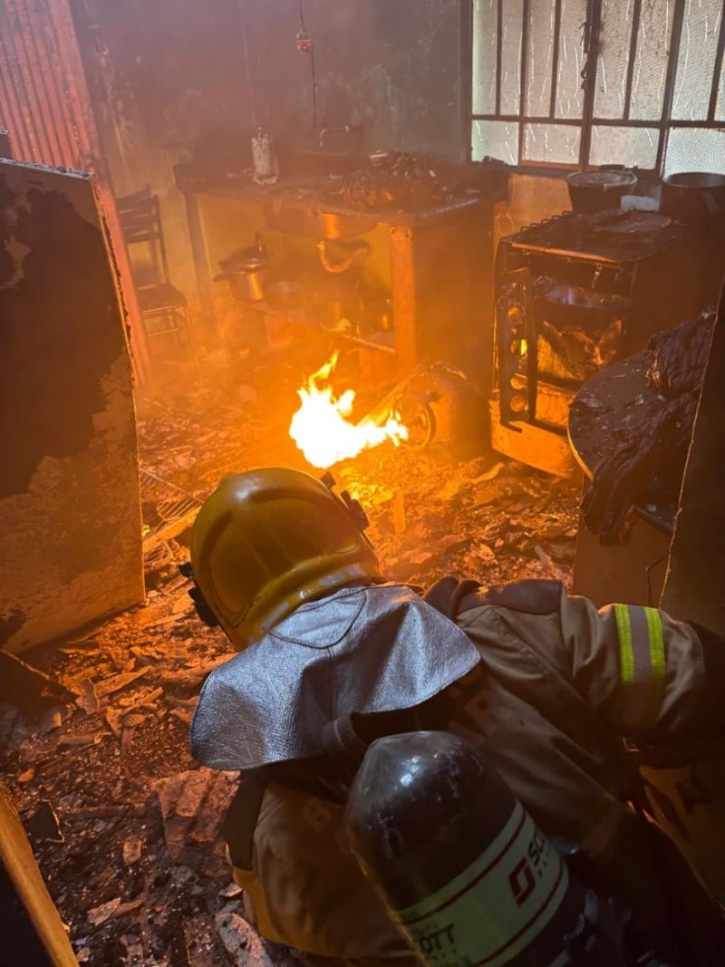 Homem é preso após incendiar casa e agredir companheira em João Monlevade