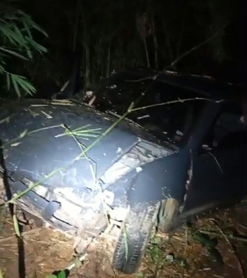 Perseguição na BR-356 em Muriaé termina com carro capotado, apreensão de cocaína e mulher presa por tráfico