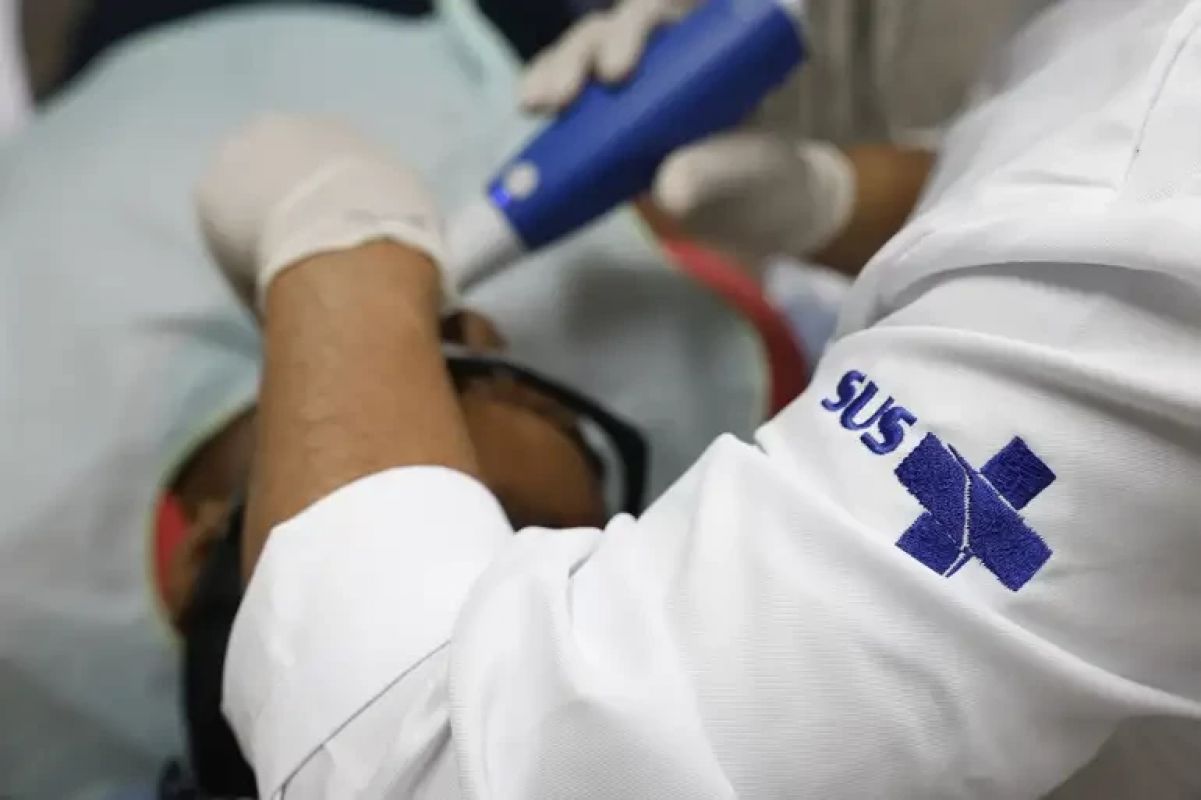 Governo abre seleção com bolsas de R$ 10 mil para médicos especialistas no SUS