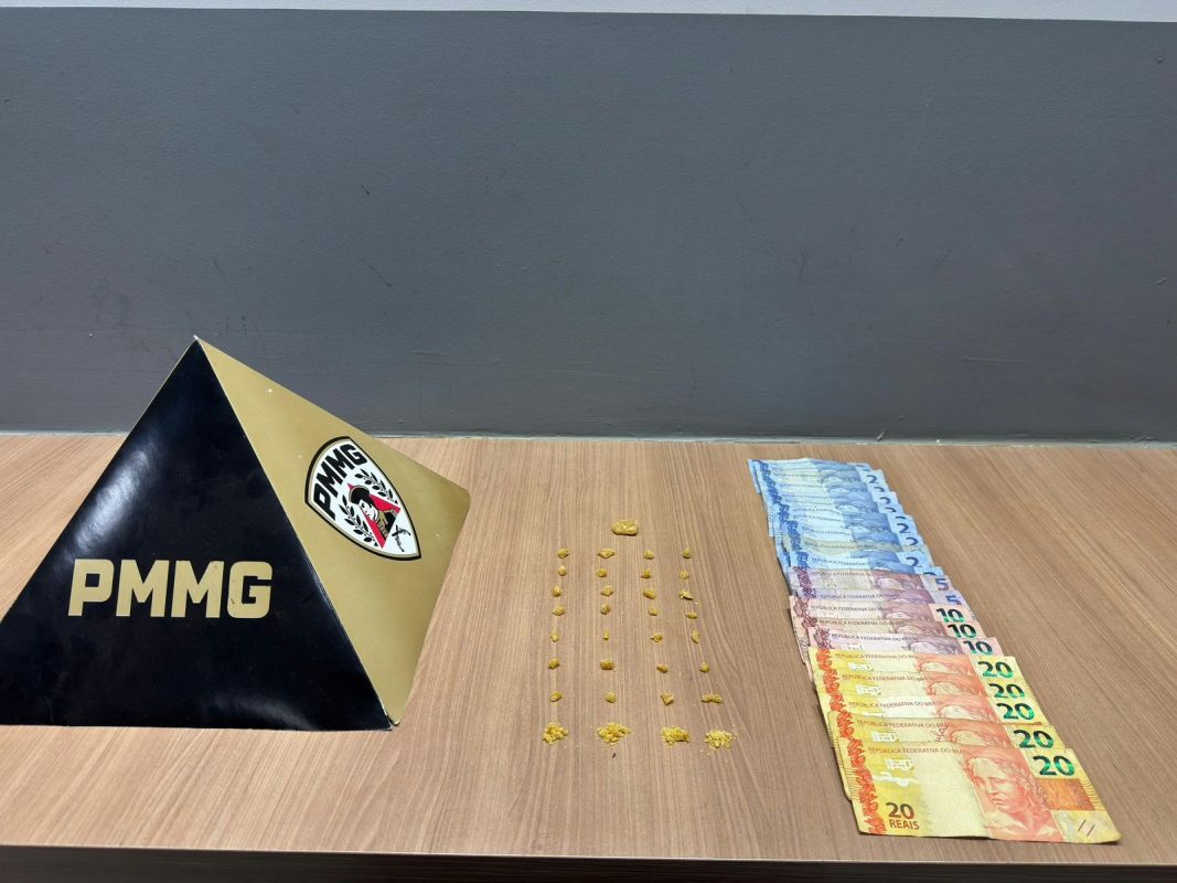 Suspeito de tráfico é preso com 32 pedras de crack e dinheiro em Manhuaçu