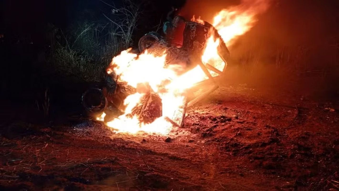 Colisão entre carro e carreta mata cinco pessoas em rodovia mineira