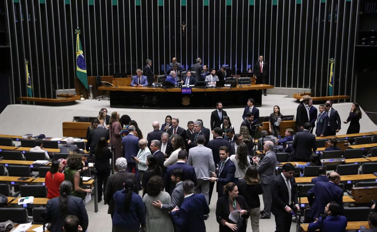  De olho nas urnas, deputados mineiros irrigam bases eleitorais e pagam R$ 635 milhões em emendas Pix