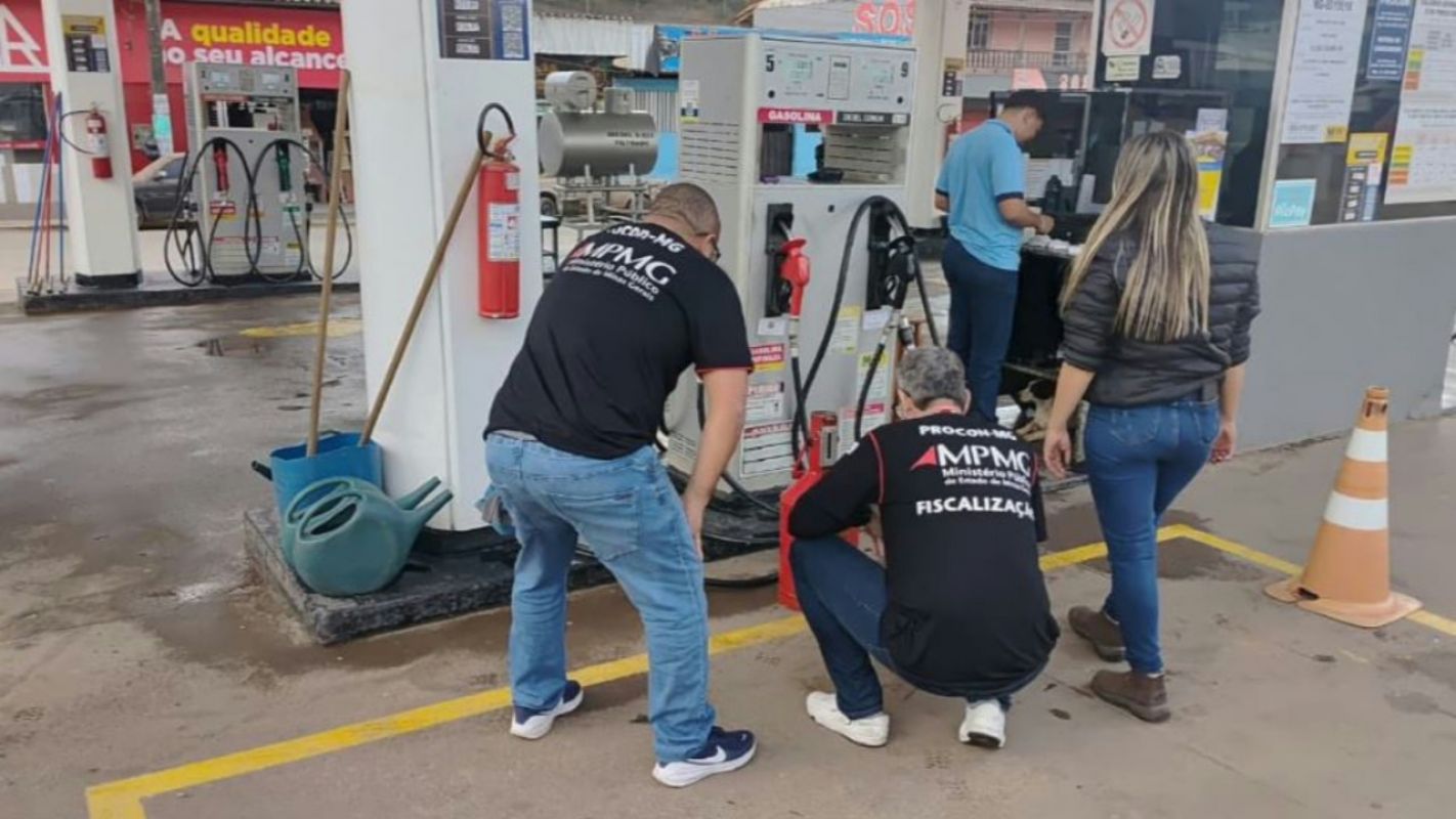 Procon-MPMG autua 12 de 25 postos fiscalizados em oito municípios de MG