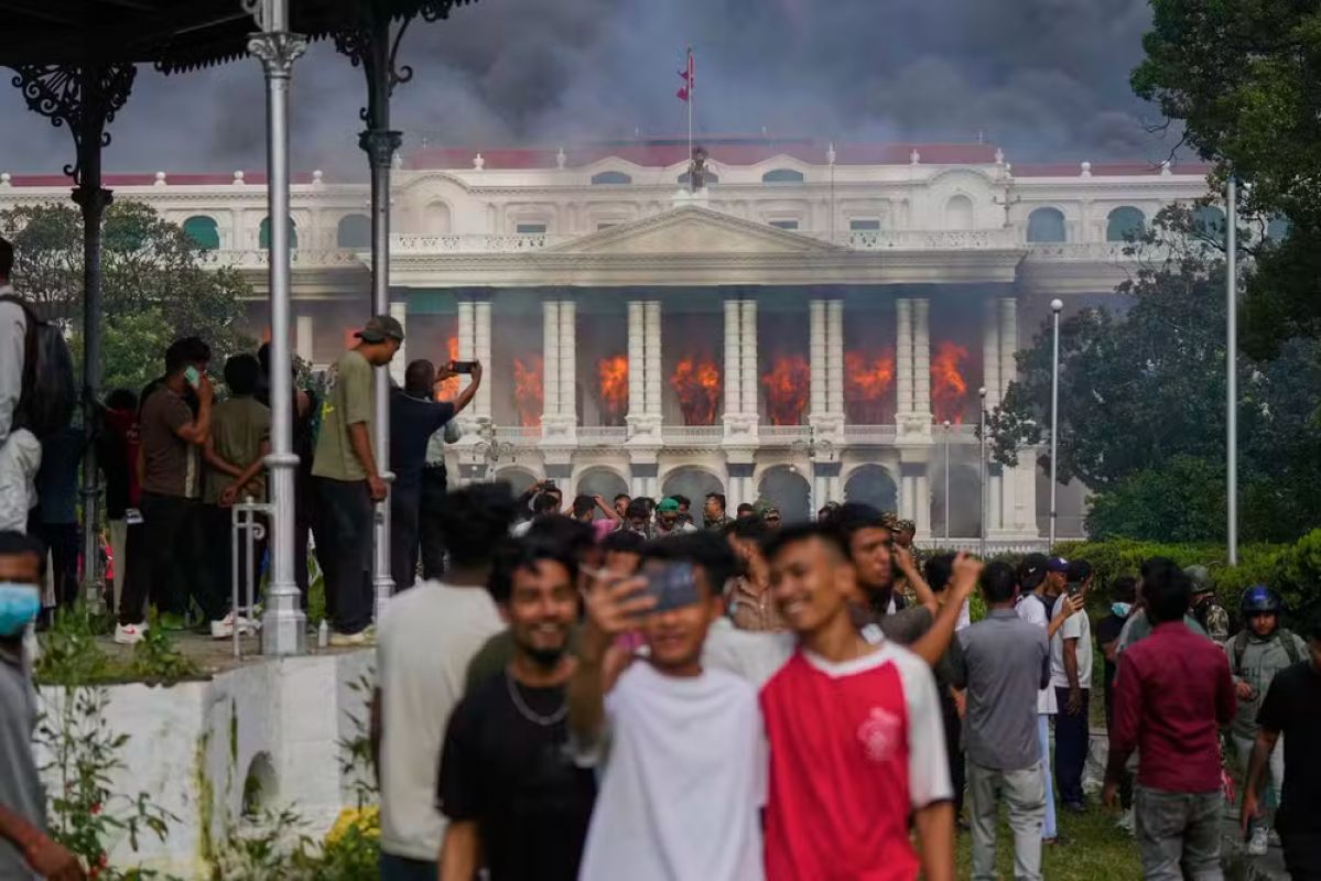 Ostentação de políticos, população pobre e redes bloqueadas: entenda a fúria da 'Geração Z' que levou o Nepal ao caos