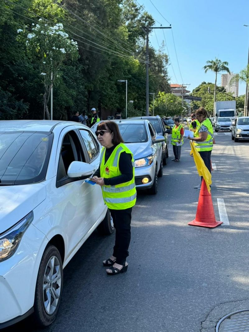 Blitz educativa abre programação do Maio Amarelo em Ipatinga