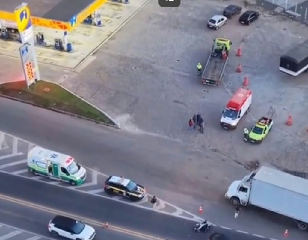 Motociclista fica ferida após colisão com carro na BR-116, em Caratinga