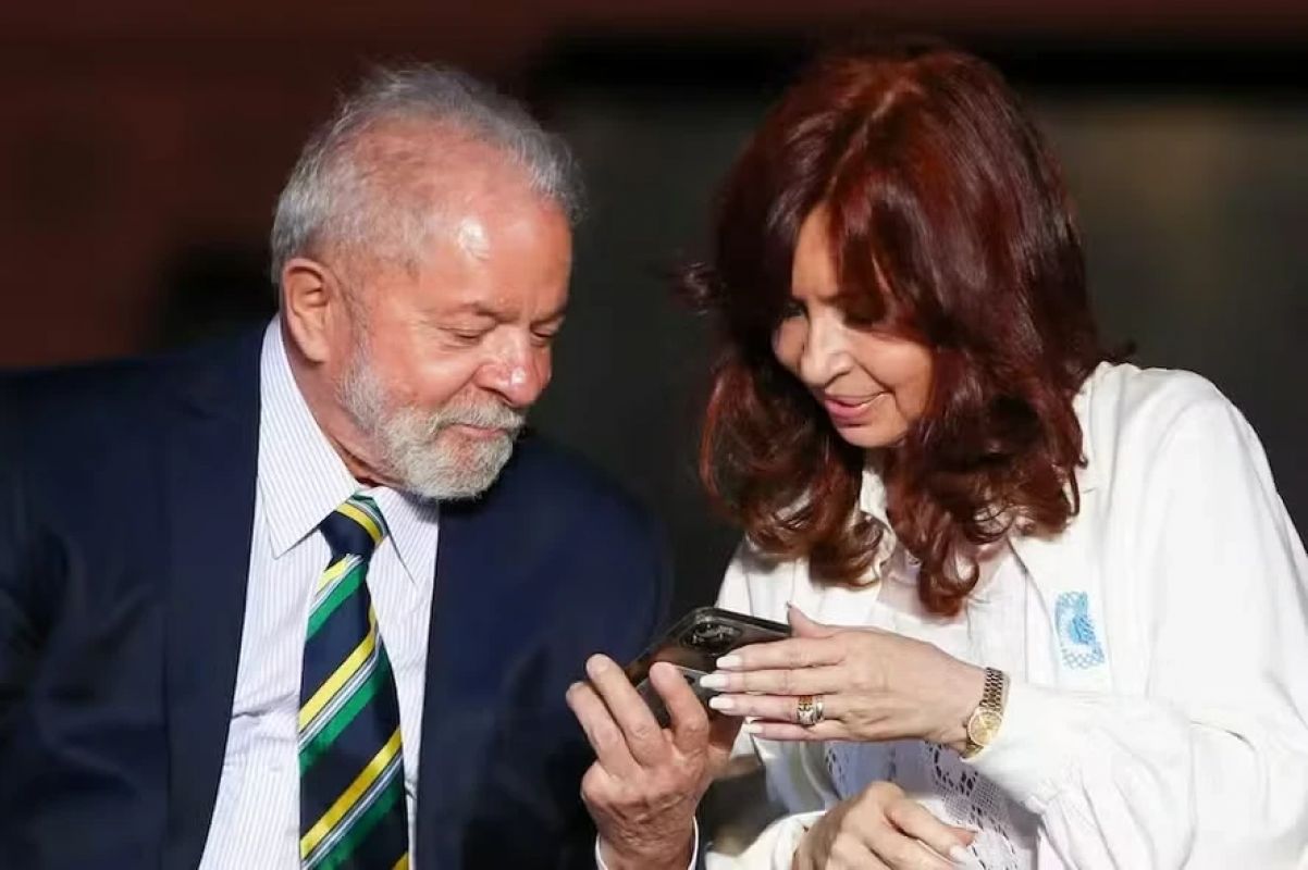Lula visita Cristina Kirchner em prisão domiciliar na Argentina