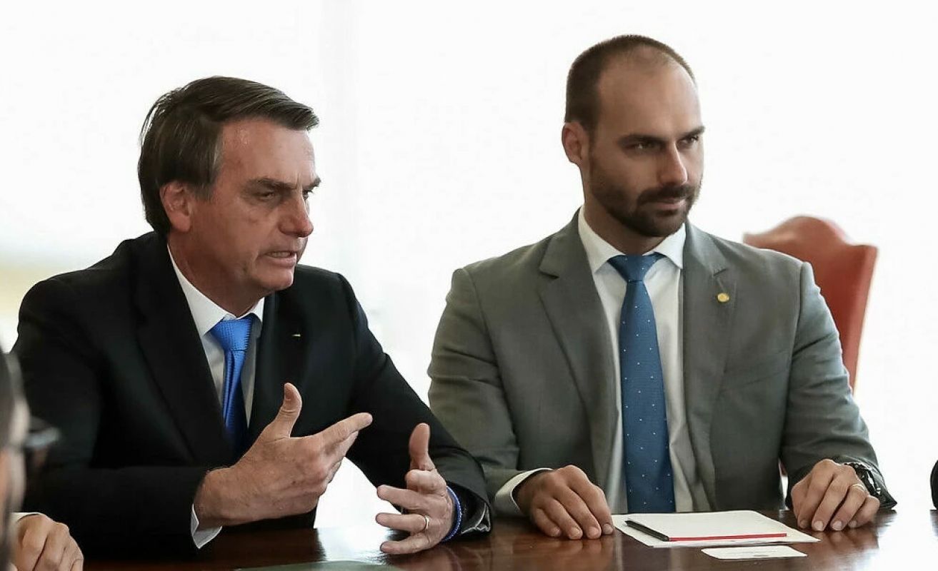 Bolsonaro diz que Eduardo será preso se voltar ao Brasil