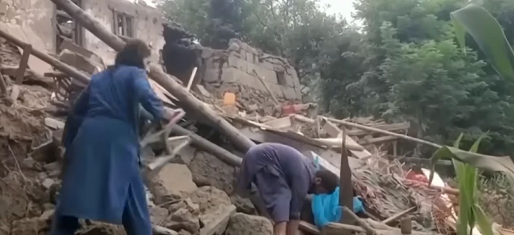 Mais de 1,4 mil mortos em terremoto no Afeganistão