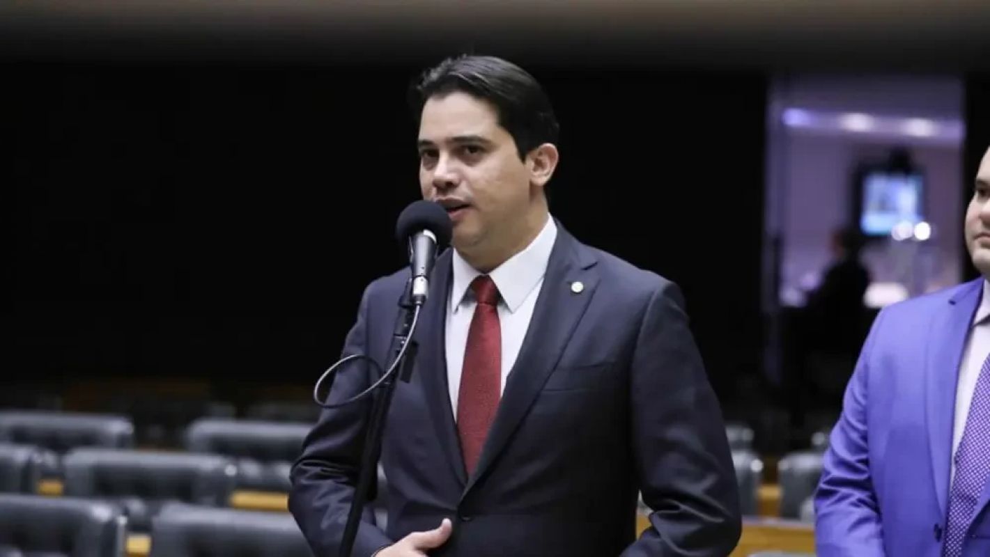 PF investiga desvio de verbas e faz busca no gabinete do deputado Júnior Mano