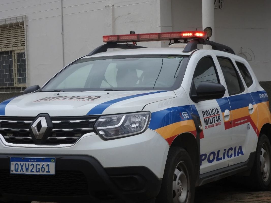 Homem é preso após atacar viatura e tentar fugir em São José do Goiabal