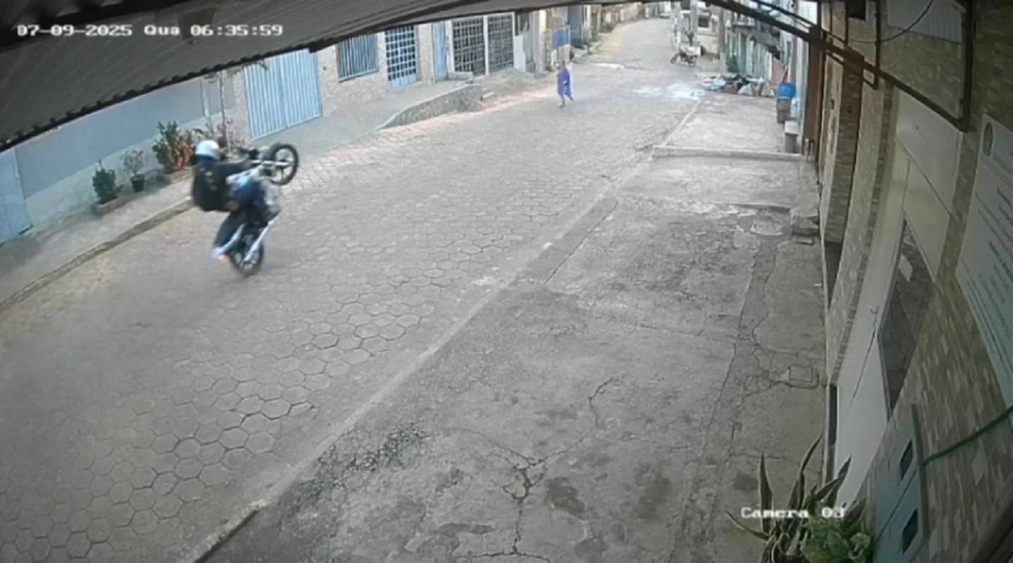 Após empinar moto e matar idosa atropelada, motoqueiro é preso preventivamente em MG