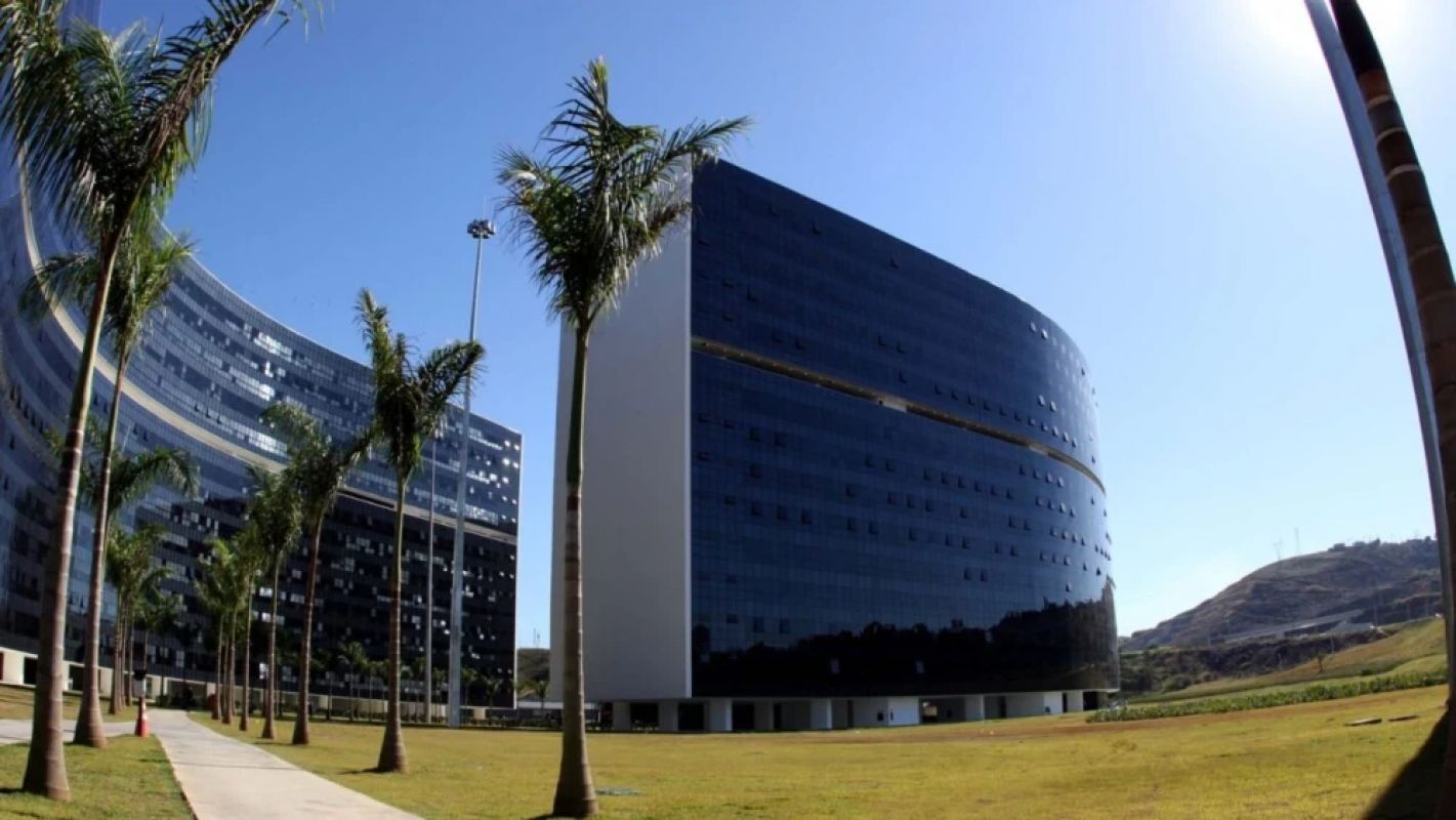 Zema propõe entregar imóveis públicos à União para abater dívida de R$ 165 bilhões