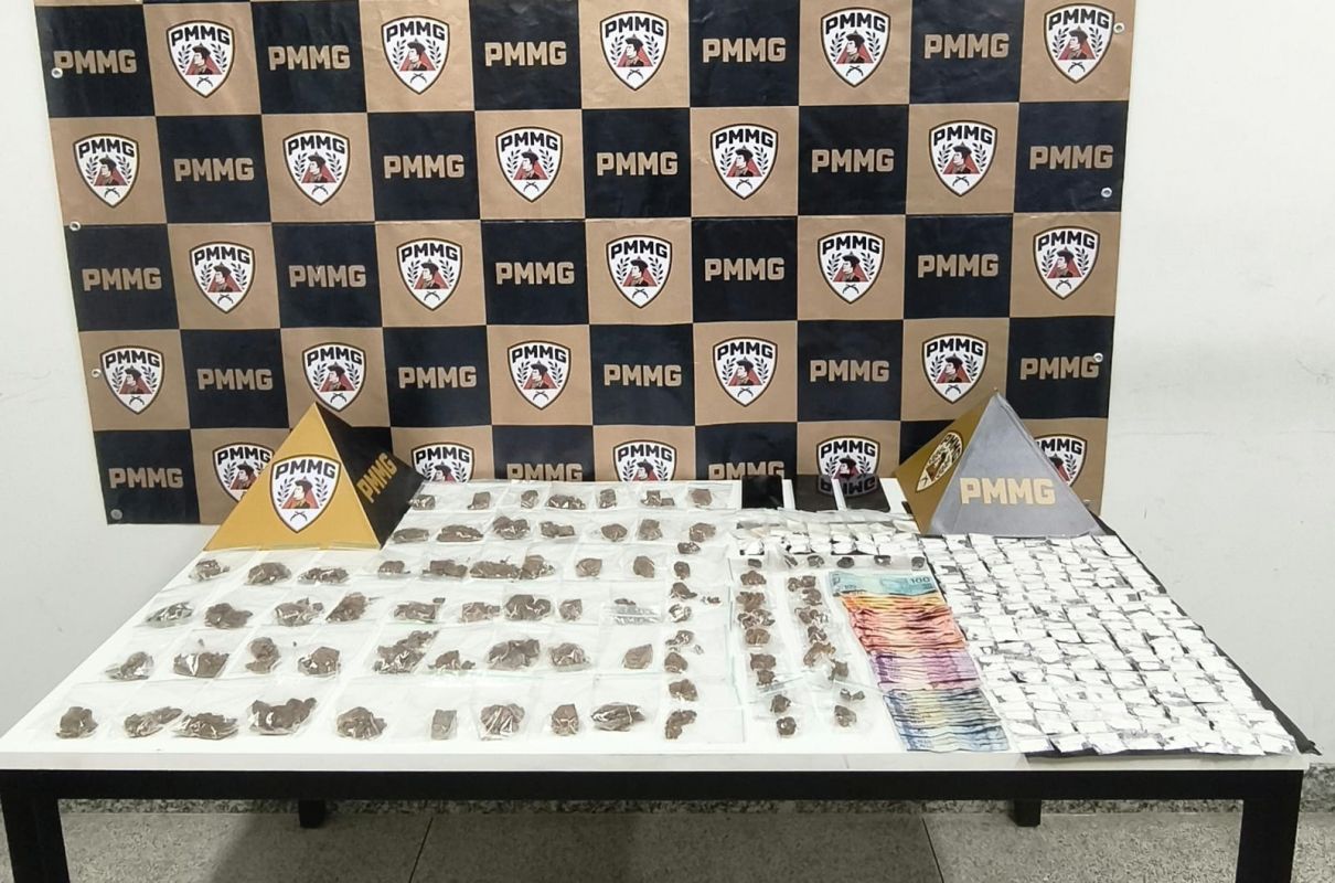 Casal é preso por tráfico após denúncia de entregas de drogas de moto em Coronel Fabriciano