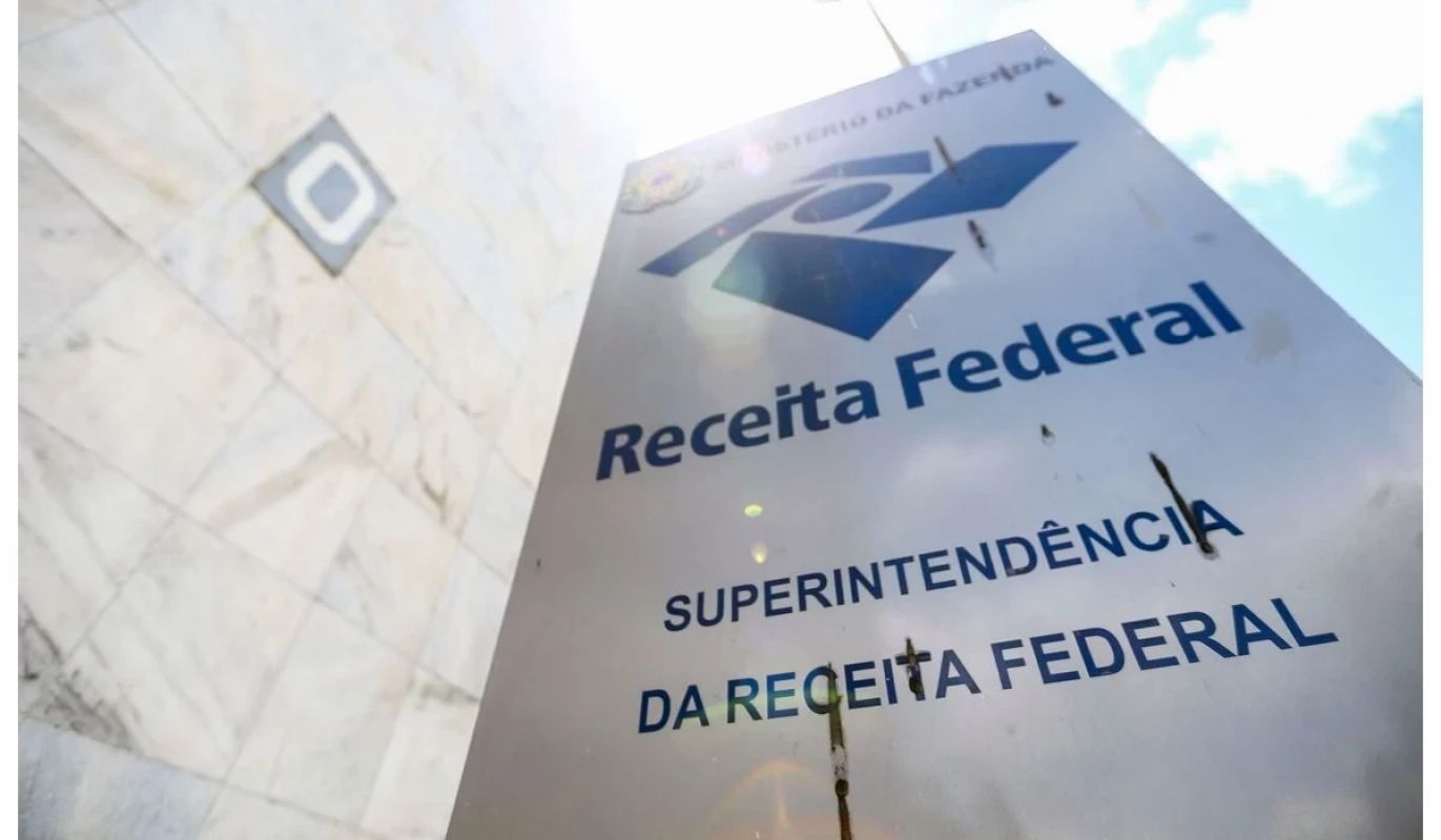 Governo desmente boato sobre Receita notificar adultos que moram com os pais