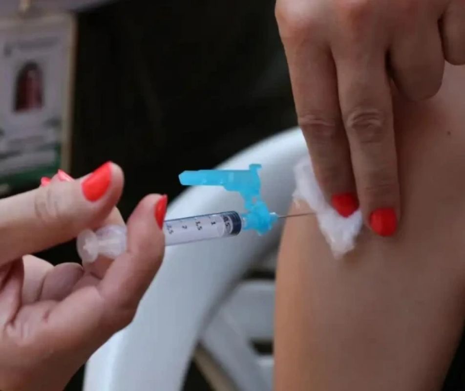 Brasil amplia vacinação contra HPV, mas adesão de adolescentes ainda é baixa