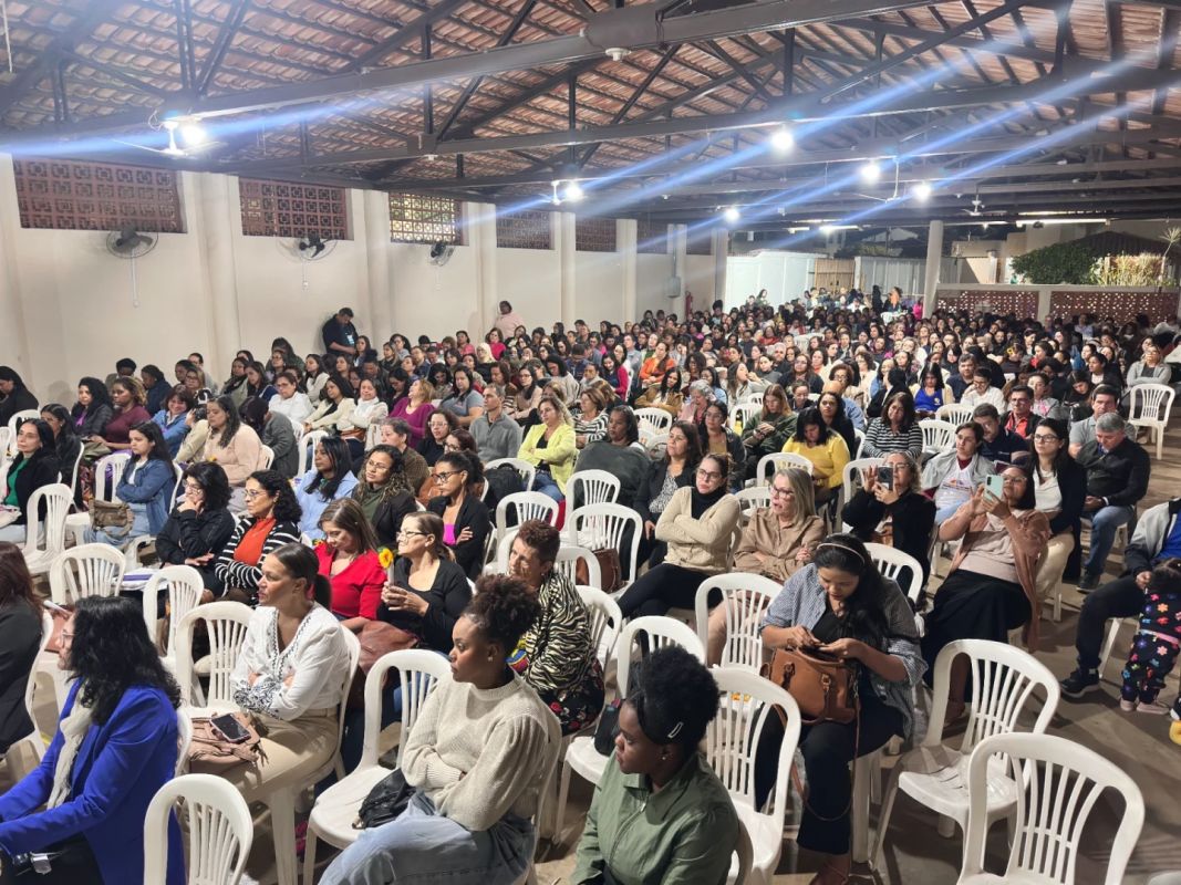 Timóteo retoma aulas com acolhimento e palestra para educadores