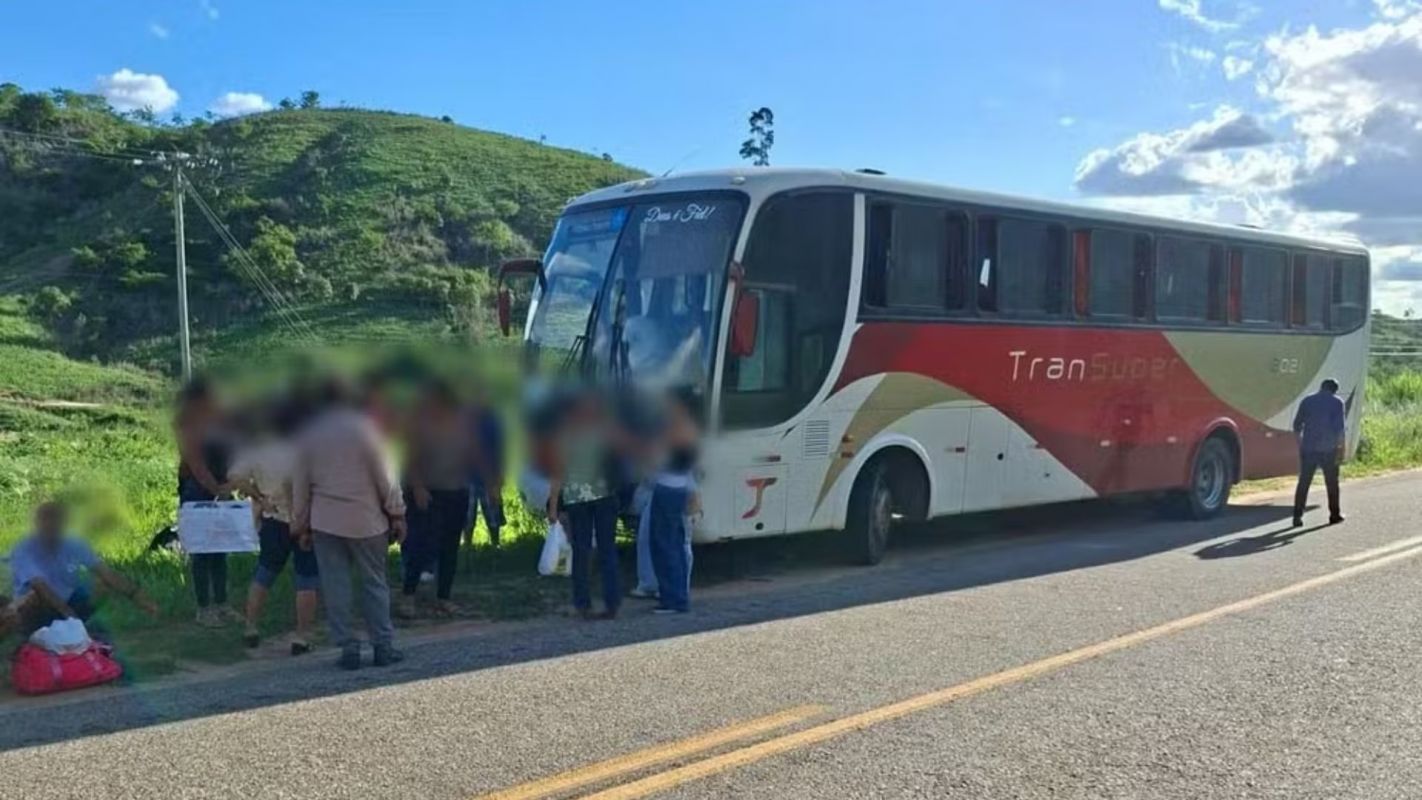 Homem rouba passageira, ameaça trocador e tenta fugir dirigindo ônibus na LMG-766
