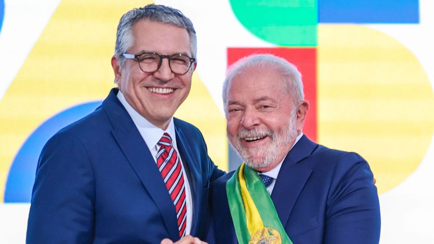 EUA retiram vistos da esposa e filha de Alexandre Padilha