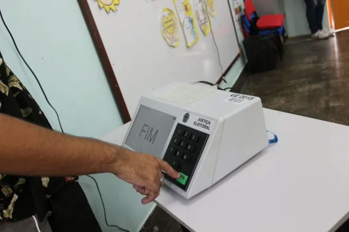 Idosos e pessoas com deficiência têm até 6 de maio para pedir seção eleitoral acessível
