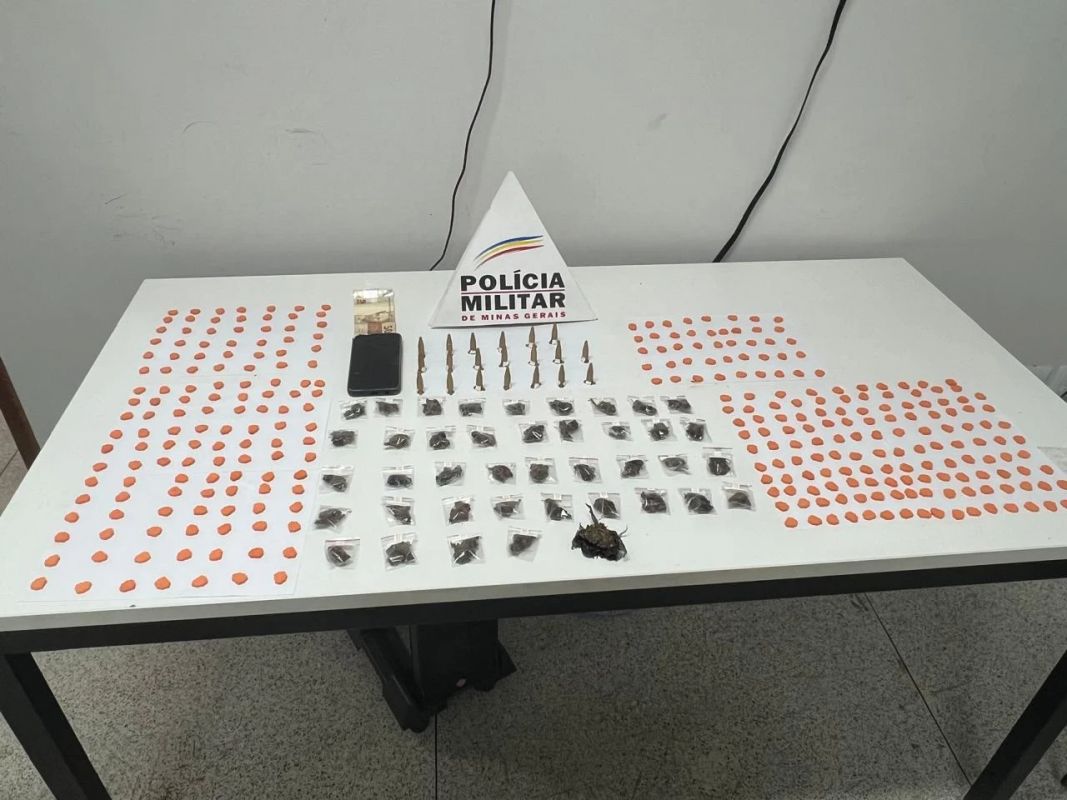 Jovem é preso com ecstasy, cocaína e maconha em delivery de drogas