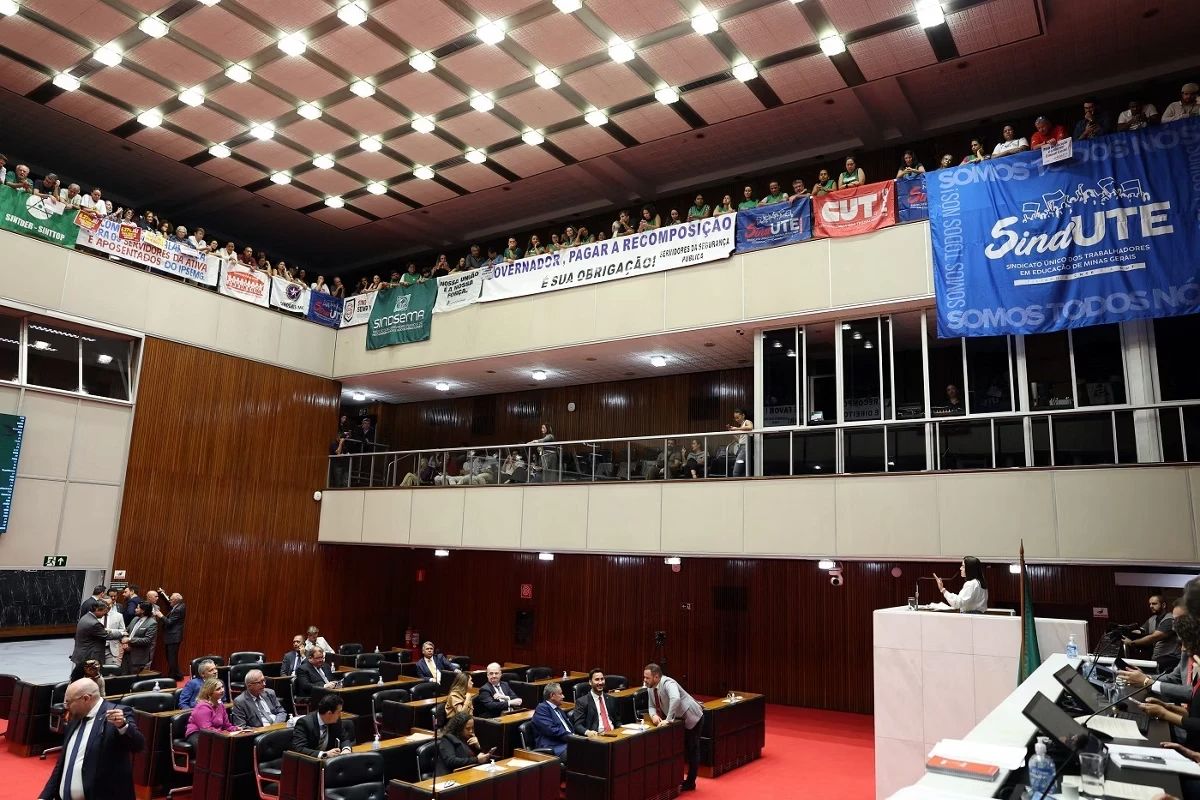 ALMG retoma análise sobre reajuste salarial de professores estaduais