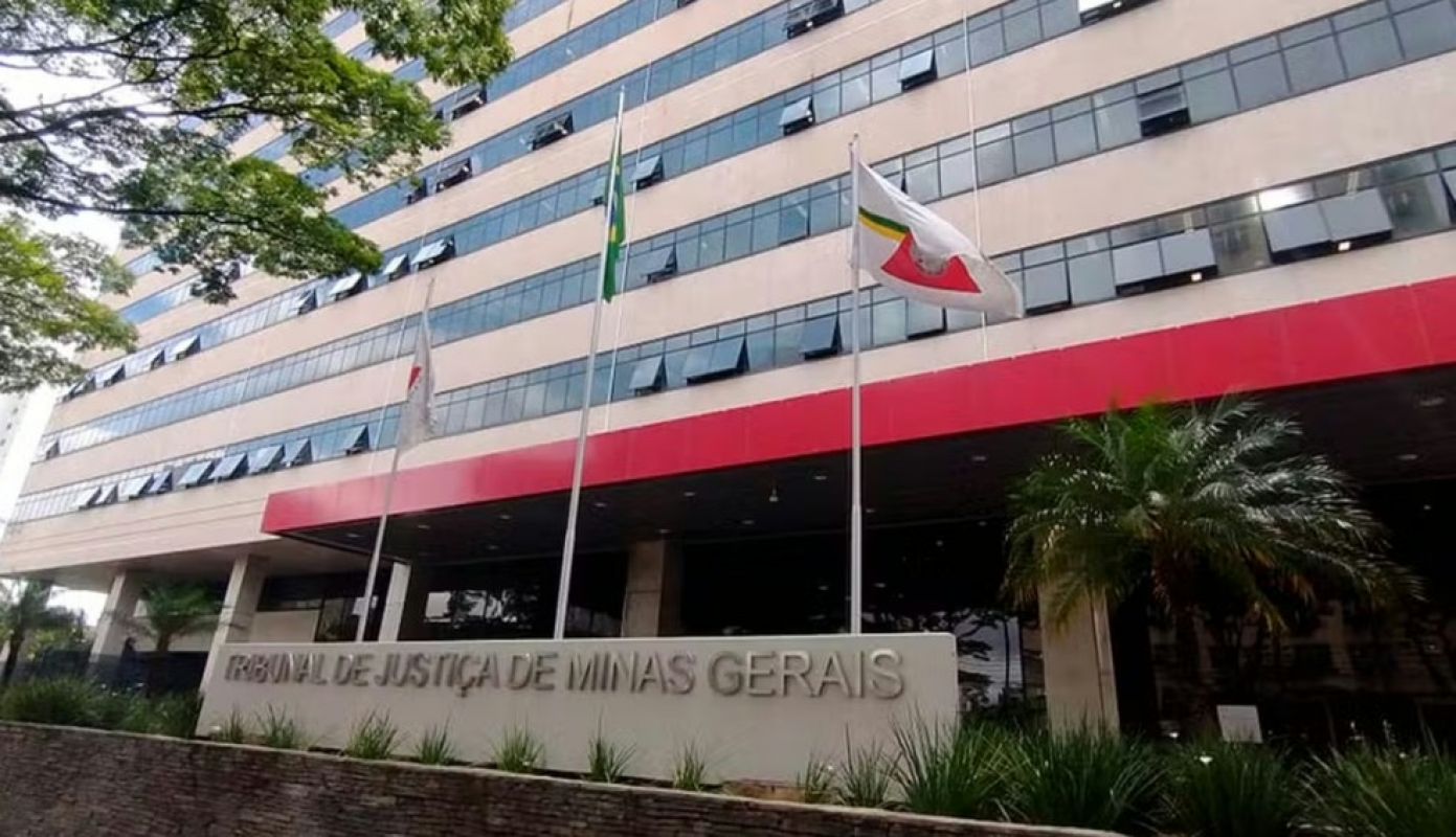 Homem que arrastou ex-companheira presa ao cinto de segurança é condenado a 12 anos e 6 meses em BH