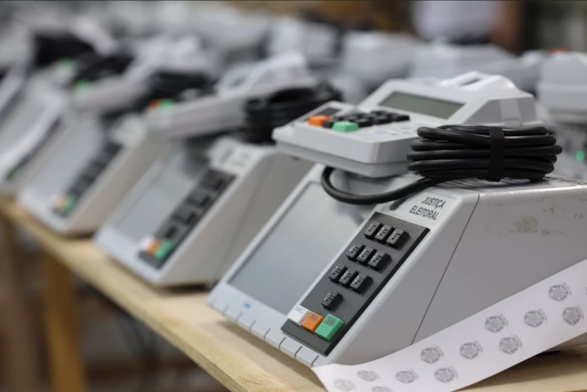TSE inicia testes públicos de segurança das urnas eletrônicas para eleições de 2026