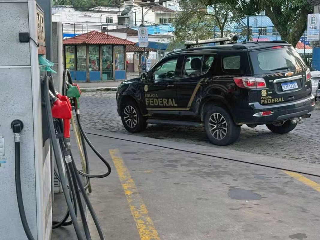 Operação da PF contra lavagem no jogo do bicho tem como alvo postos vinculados à família de Rogério Andrade