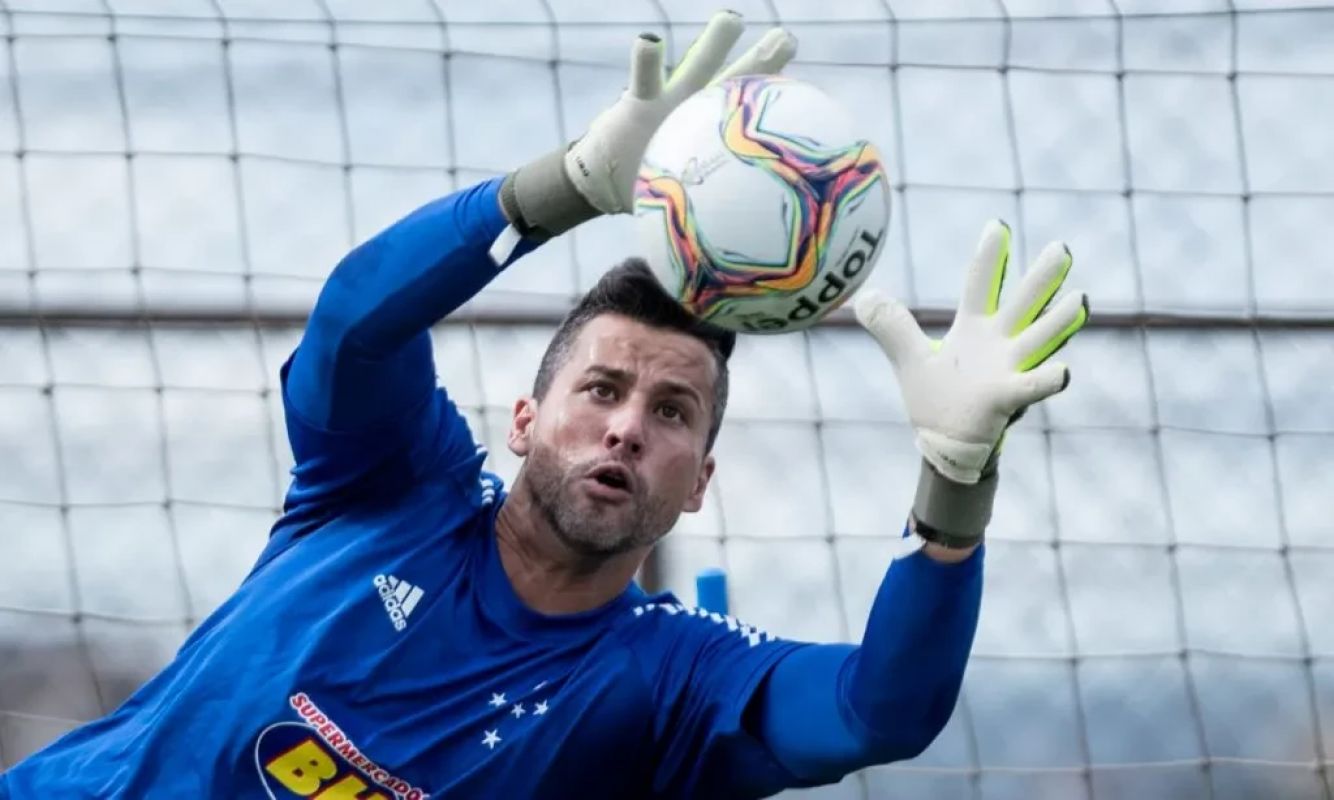 Cruzeiro enfrenta Fábio no Maracanã em busca de reação após cinco derrotas