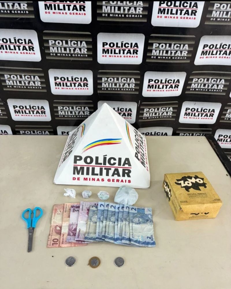 Jovem é preso por tráfico de drogas em praça de João Monlevade