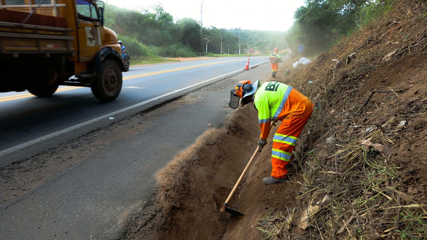 Nova 381 realiza obras de recuperação e conservação na BR-381 entre Caeté e Governador Valadares
