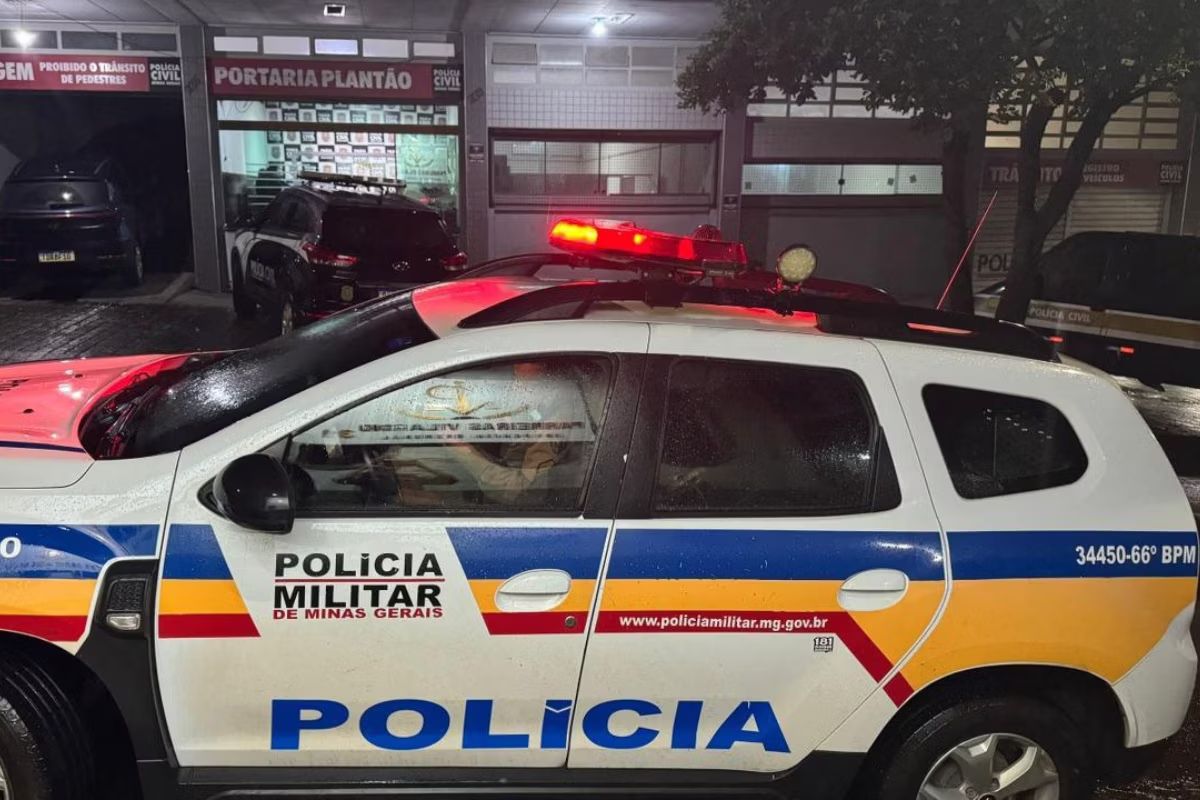 Homem abandona filhos em carro por aplicativo para comprar refrigerante e é preso em Caratinga