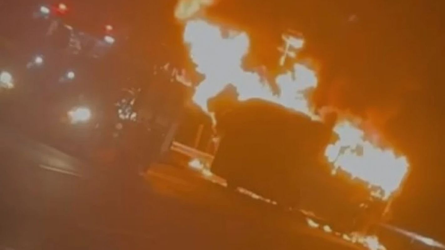 Ônibus com torcedores do Cruzeiro pega fogo na BR-040 após jogo contra o Santos