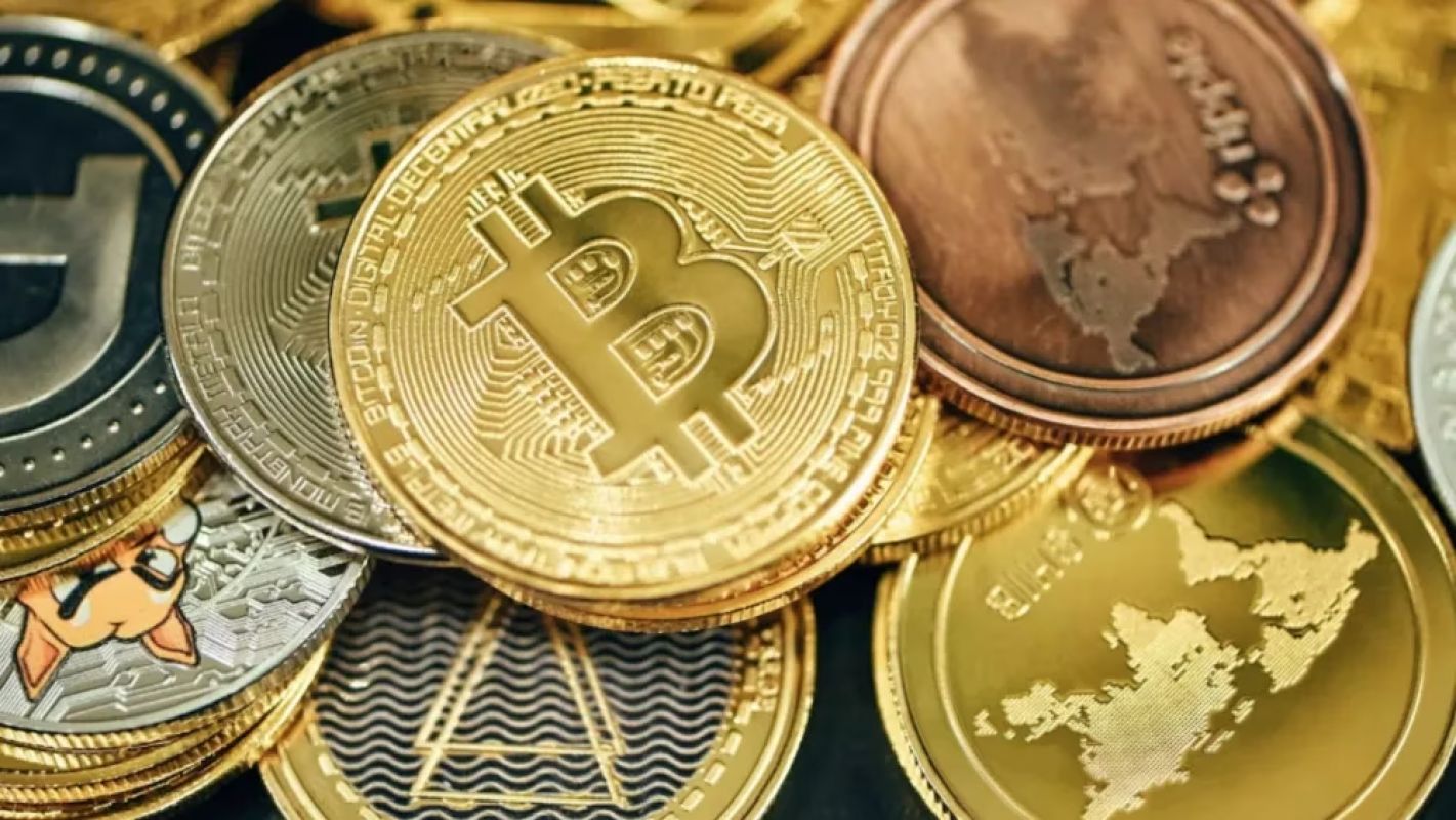 Bitcoin tem forte queda, volta a menor valor desde abril e apaga ganhos da semana anterior