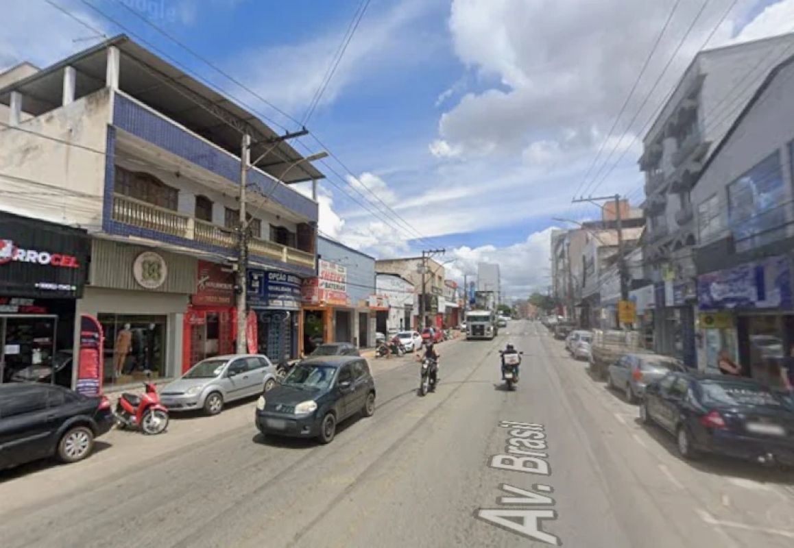 Motociclista fica ferido após colisão com carro em avenida de Ipatinga