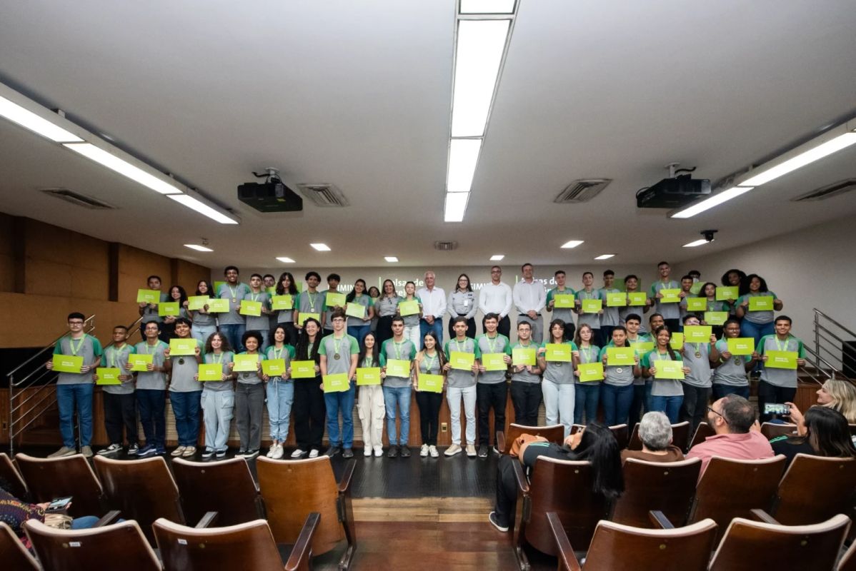 Ternium e Usiminas premiam mais de 350 estudantes com bolsas de estudo