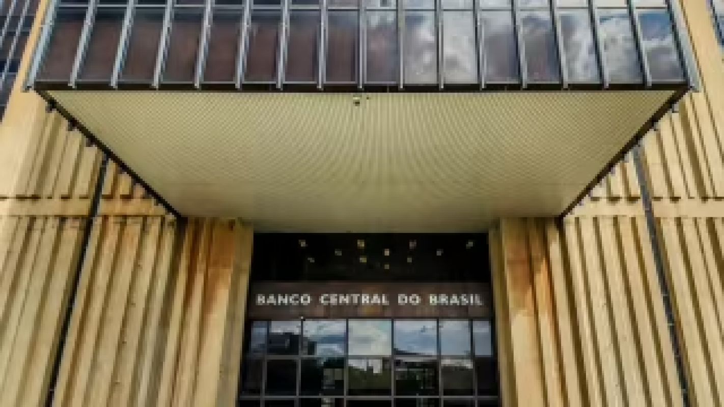Focus eleva projeção da Selic em 2026 para 13,25% e indica corte de juros mais lento