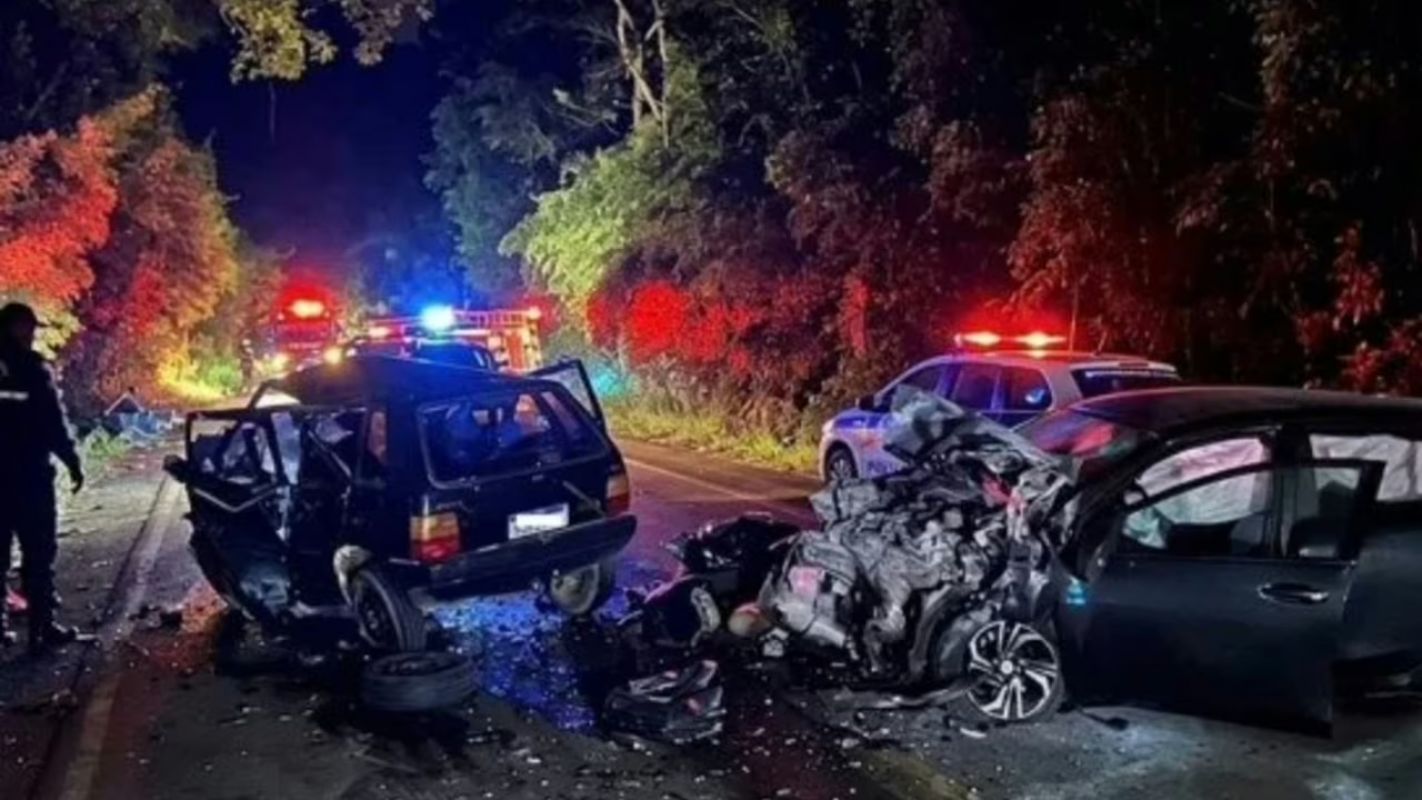 Colisão frontal na MG-111, em Ipanema, deixa quatro mortos