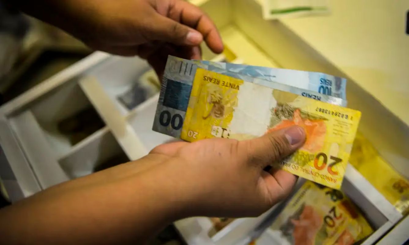 Brasil atinge melhor combinação de renda, menor pobreza e desigualdade desde 1995, aponta Ipea