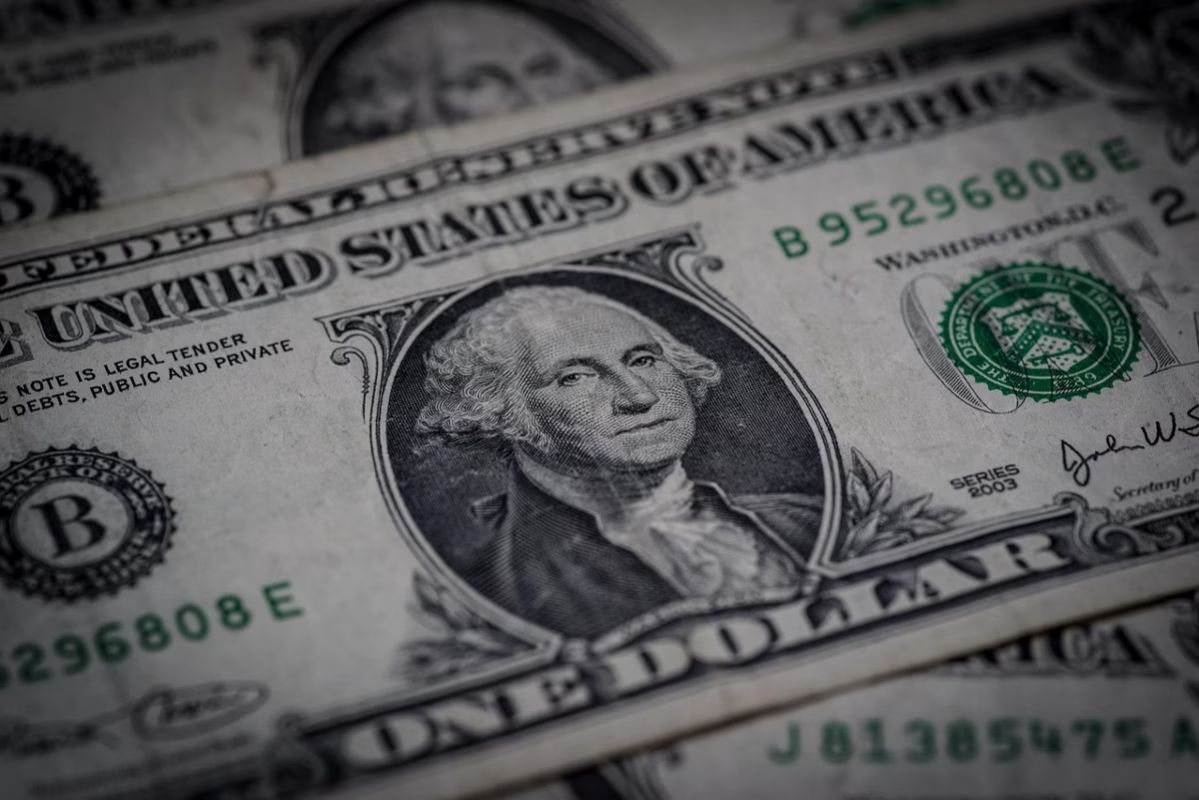 Dólar sobe a R$ 5,24 após Trump indicar Kevin Warsh para o Fed
