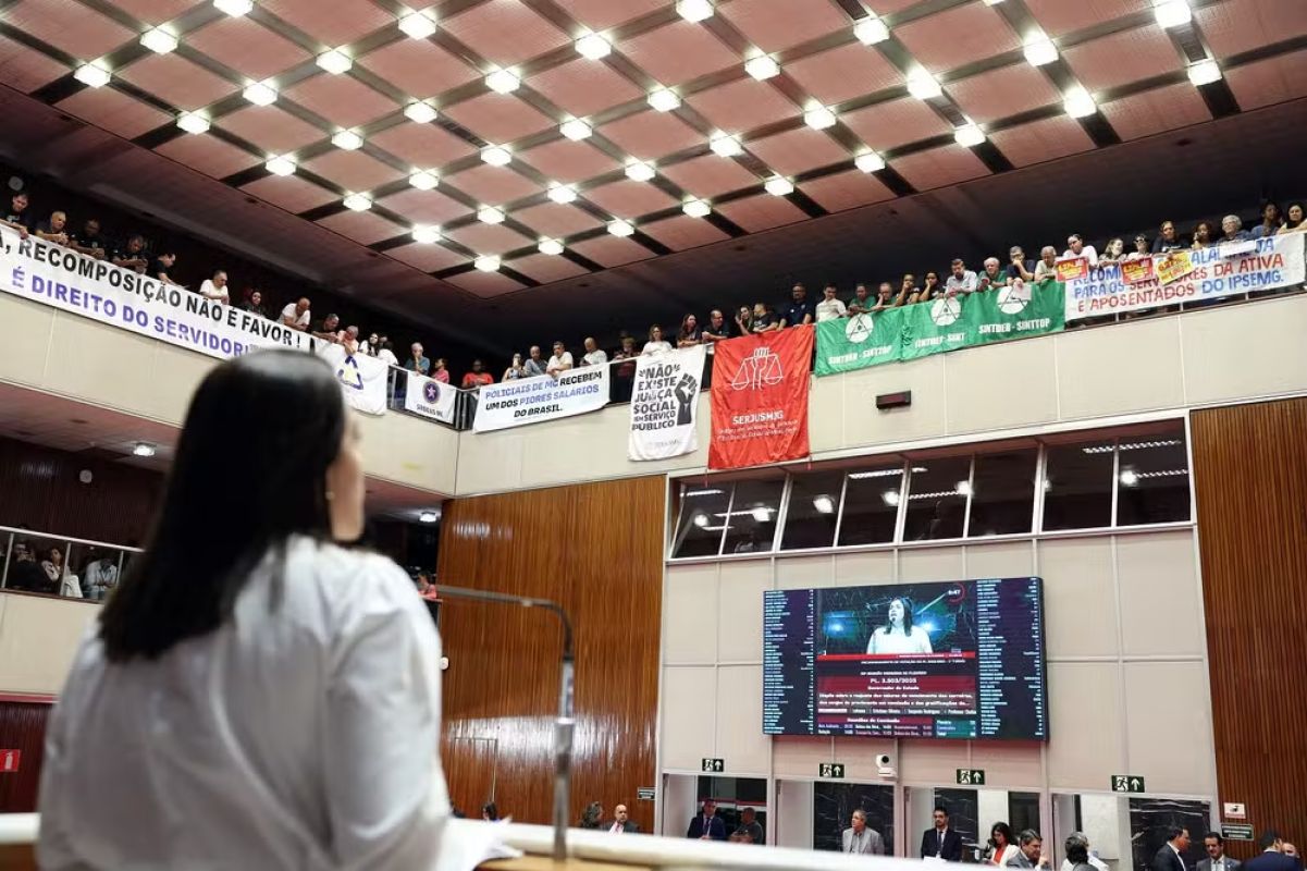  Deputados aprovam em 1º turno reajuste de 5,26% para servidores da educação básica em MG