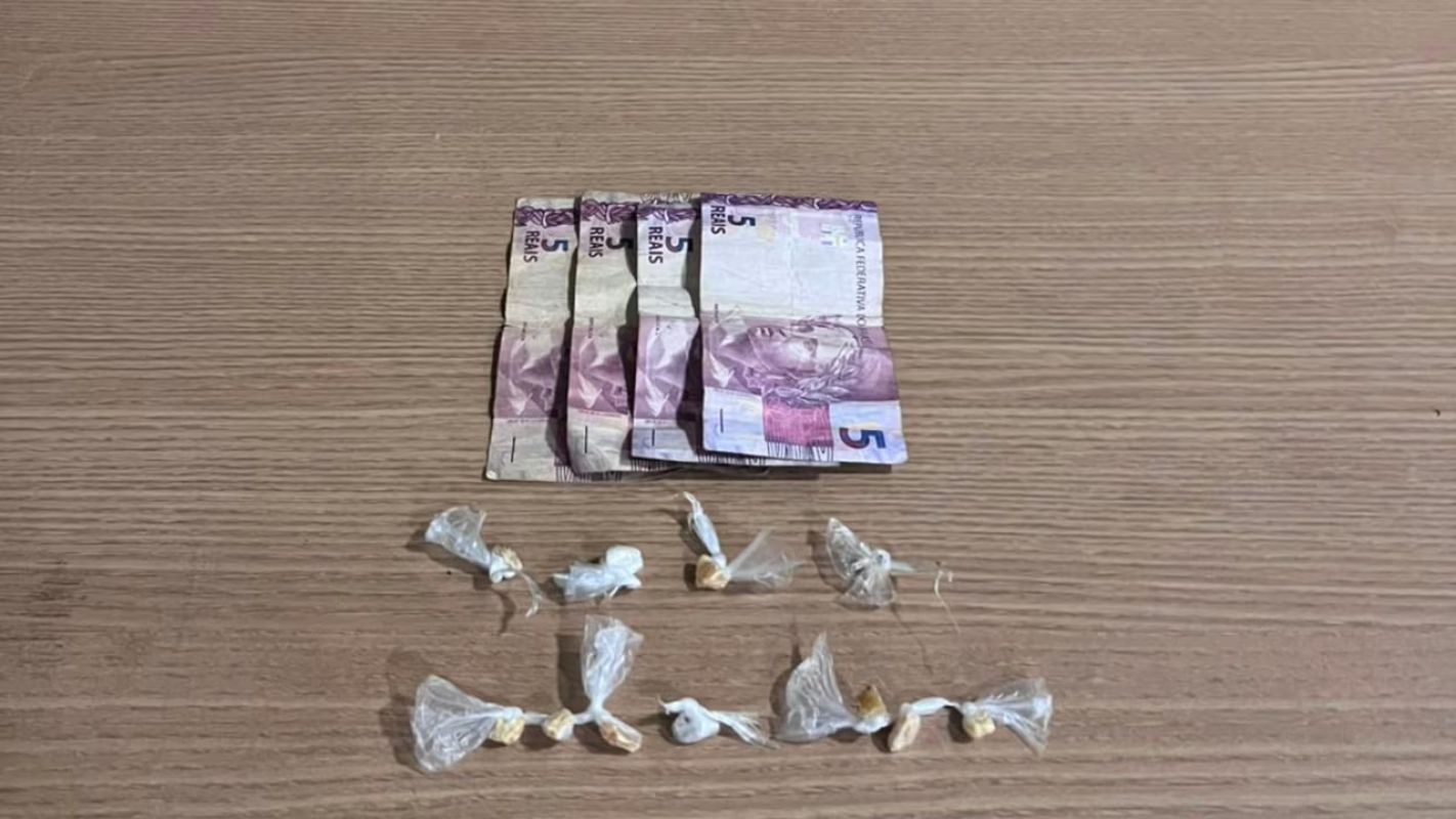 Homem de 21 anos é preso suspeito de tráfico de drogas no Centro de Caratinga