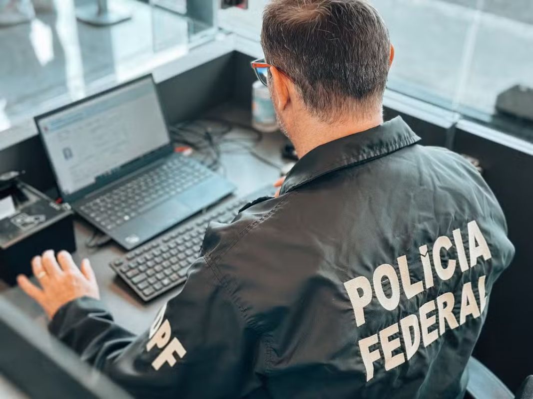  Três brasileiros deportados dos EUA são presos pela PF em MG