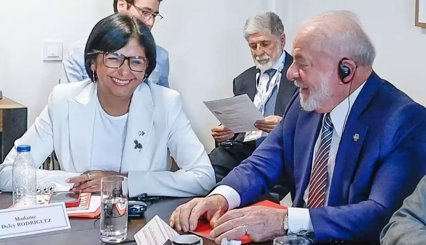 Presidente interina da Venezuela agradece apoio de Lula em meio à crise política