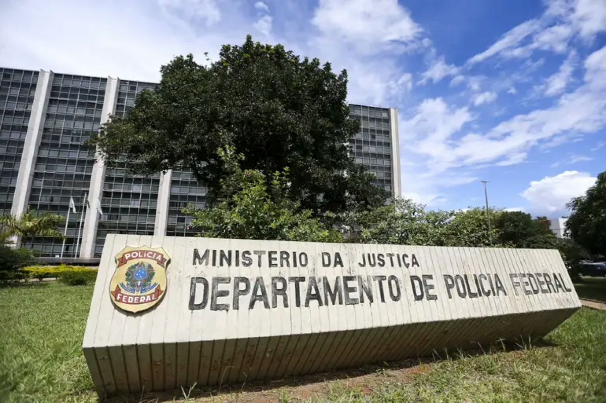 PF apura suposta cobrança de Flávio Bolsonaro a Daniel Vorcaro