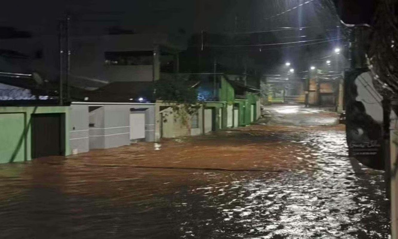 Chuva forte causa alagamentos e danos em Itabira e leva a decreto de emergência