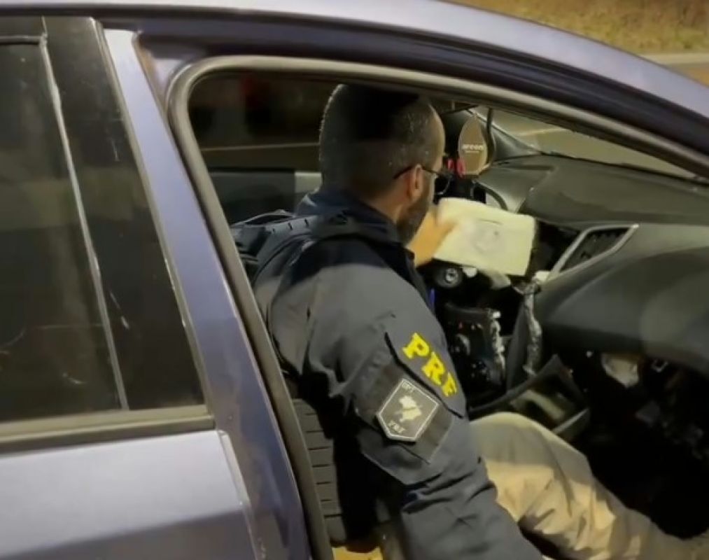 PRF apreende 7,8 quilos de cocaína e prende motorista na BR-381, em Bela Vista de Minas